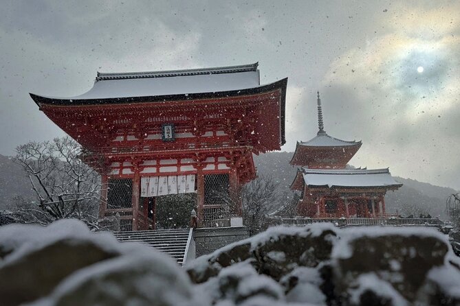 Kyoto Early Bird English Tour: Gion & Higashiyama(Private opt) - Yasaka Koshin-Do, a small burst of color