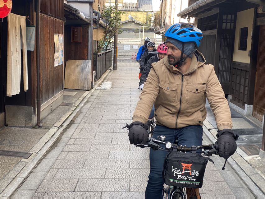 Kyoto: Full-Day City Highlights Bike Tour with Light Lunch - Fushimi Inari and its endless vermilion gates