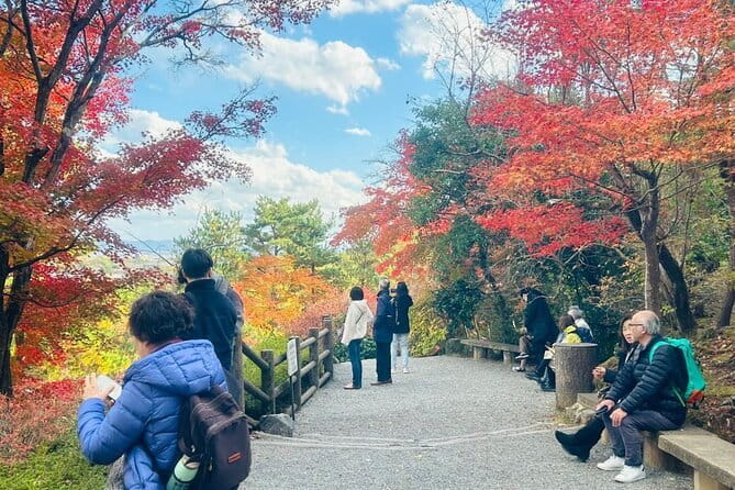 Kyoto: Geisha Dinner & Gion Cultural Walk - Sitting down to a kaiseki-style dinner