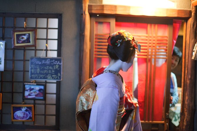 Kyoto Geisha Show Cultural Hour with an apprentice geisha, Maiko - Why this maiko meeting feels different from a standard Kyoto show