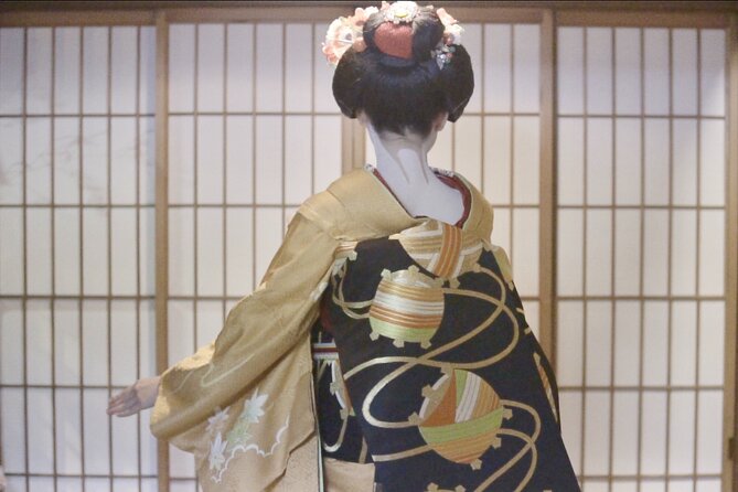 Kyoto Geisha Show Cultural Hour with an apprentice geisha, Maiko - The question-and-answer session with the maiko