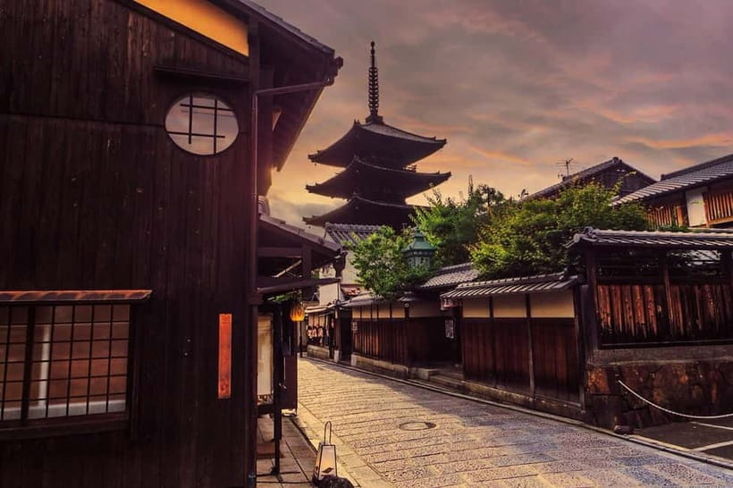 Kyoto Geisha Walking Tour: Gion District & Hidden Gems - Key points at a glance