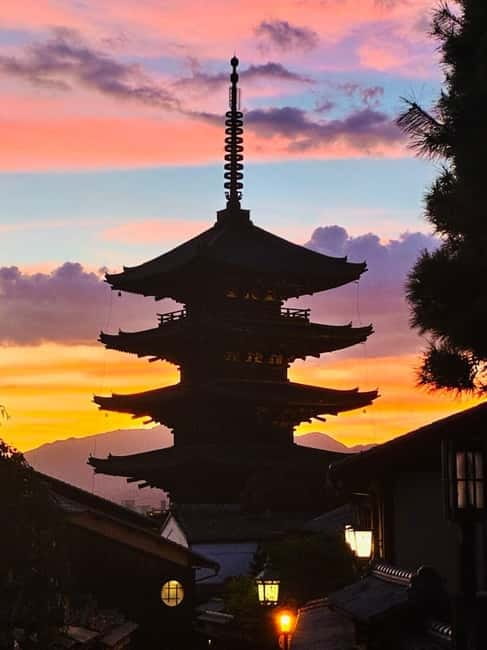 Kyoto Geisha Walking Tour: Gion District & Hidden Gems - Why Gion is more than a photo stop