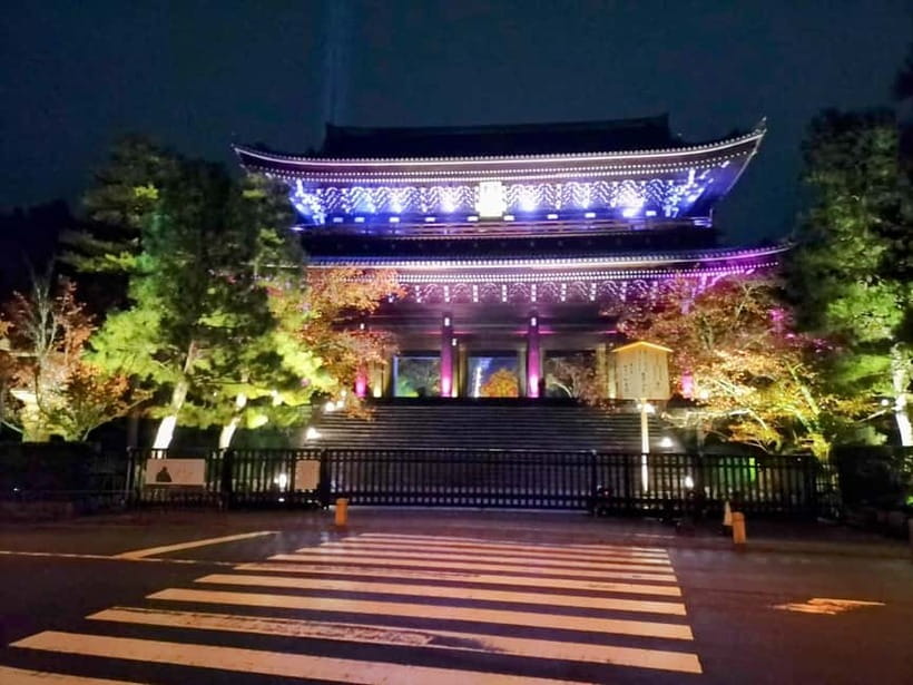 Kyoto Geisha Walking Tour: Gion District & Hidden Gems - Walking the teahouse lanes of Gion