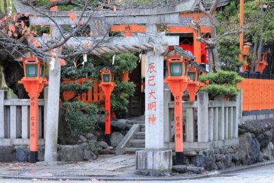 Kyoto Geisha Walking Tour: Gion District & Hidden Gems