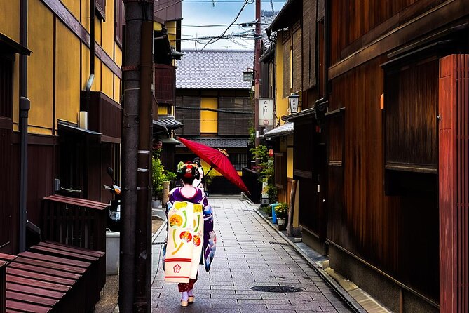 Kyoto: Gion and Geisha District Walking Tour - Meeting at Gion Hotel and Getting Oriented