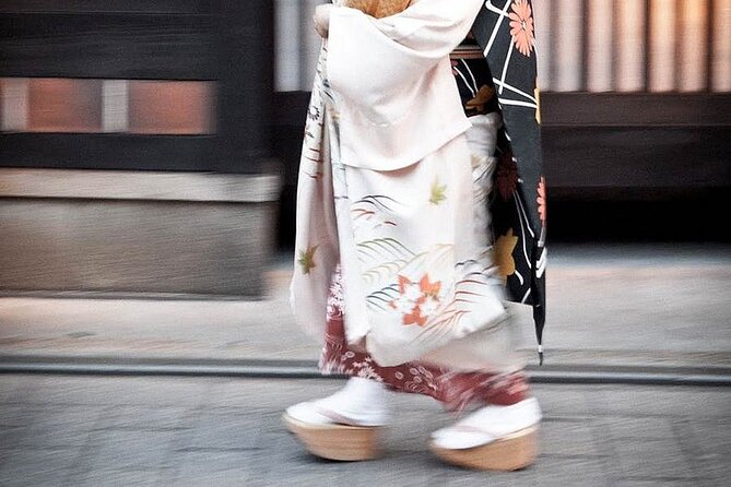 Kyoto Gion Cultural Walk & Geisha Show with Dining Options - Gion Shirakawa, where the setting does much of the work