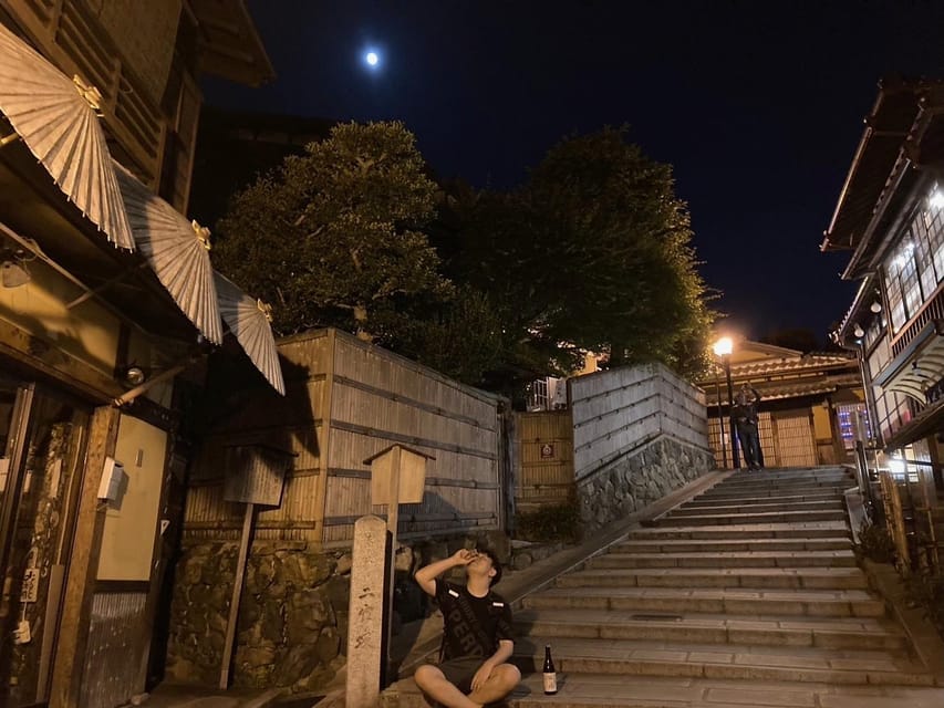 Kyoto: Gion Evening Walk with Hidden Gems, Geisha & Sake - Why Gion works better at night