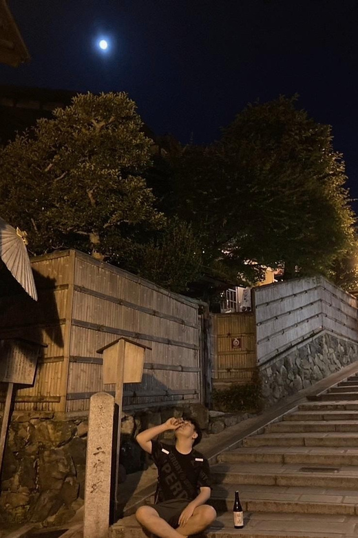 Kyoto: Gion Evening Walk with Hidden Gems, Geisha & Sake - Hanamikoji Street and the first look at Gion