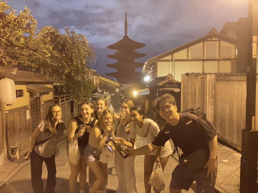 Kyoto: Gion Evening Walk with Hidden Gems, Geisha & Sake - Finishing at Yasaka Shrine