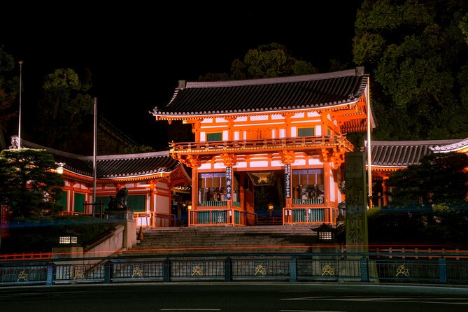 Kyoto: Gion Geisha District & Sake-in-Hand Walking Tour - Ending at Yasaka Shrine