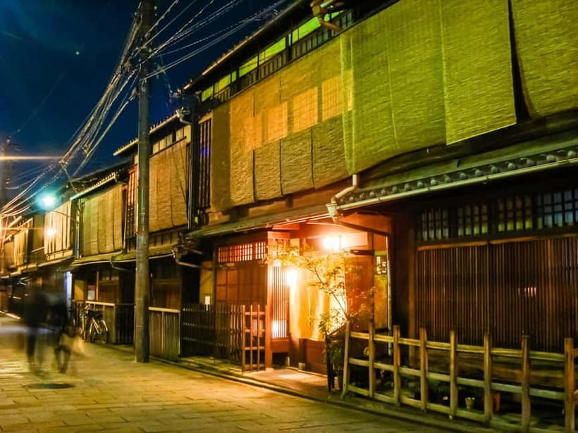 Kyoto: Gion Geisha District Walking Tour - Stories of Geisha - Izumo-no-Okuni and the origins of kabuki