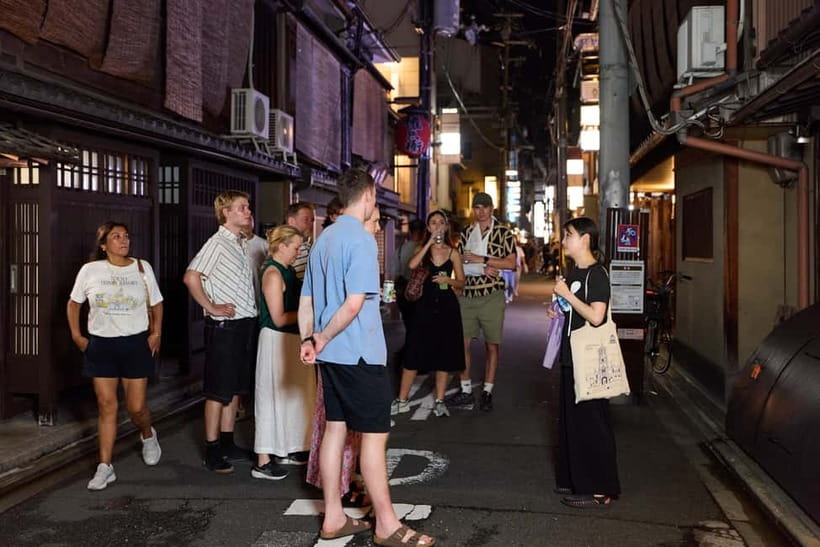 Kyoto: Gion Geisha District Walking Tour - Stories of Geisha - Gion’s wooden streets and working teahouses