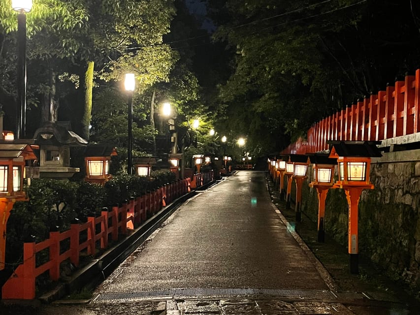 Kyoto: Gion Geisha District Walking Tour - Stories of Geisha - Yasaka Shrine and a welcome change of pace
