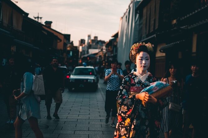 Kyoto Gion Geisha District Walking Tour - The Stories of Geisha - Izumo-no-Okuni and the roots of performance