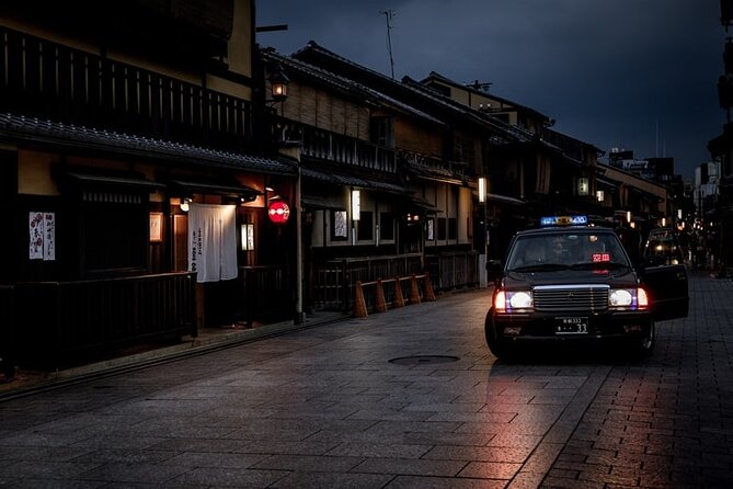 Kyoto Gion Geisha District Walking Tour - The Stories of Geisha - Meeting at Shijo and finishing near Yasaka Shrine