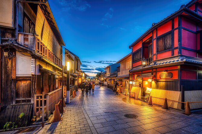 Kyoto Gion Night Walk & Geisha District Guided Tour - Gion after sunset: the right time for Kyoto’s old quarter