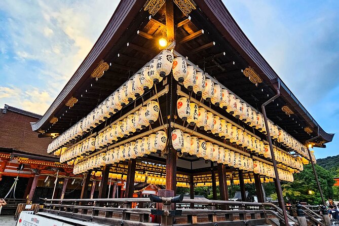 Kyoto Gion Night Walk & Geisha District Guided Tour - Weather, seasons, and the chance of seeing a maiko