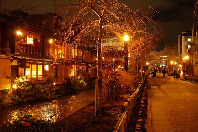 Kyoto: Gion Night Walking Tour with Geisha Insight - What to bring and how to approach the evening