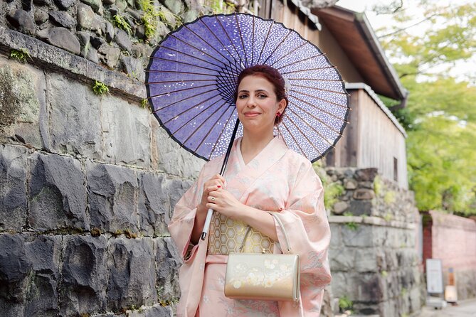 Kyoto Gion Photoshoot - Private Session | Pro Photographer - Starting beneath the gates of Yasaka Shrine