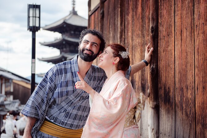 Kyoto Gion Photoshoot - Private Session | Pro Photographer - Posing help for couples, families, and solo visitors