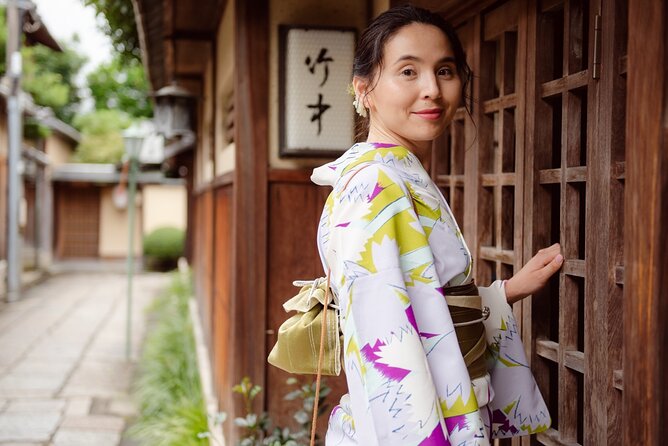 Kyoto Gion Photoshoot - Private Session | Pro Photographer - What you receive after the camera stops