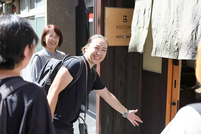 Kyoto: Gion & Pontocho Food Tour with 13 Dishes - What the guides add to the evening