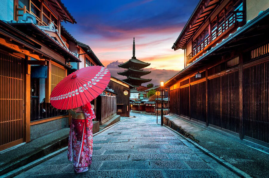 Kyoto: Gion Sunset Walking Tour with Local Guide - Why Gion works especially well at sunset