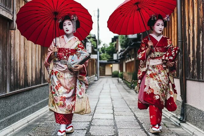 Kyoto Gion Walking Tour for First Time Visitors - Yasui-Konpiragu, a small shrine with a clear purpose