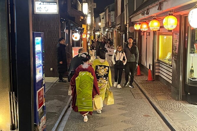 Kyoto Gion Walking Tour for First Time Visitors - Finishing at Yasaka Shrine