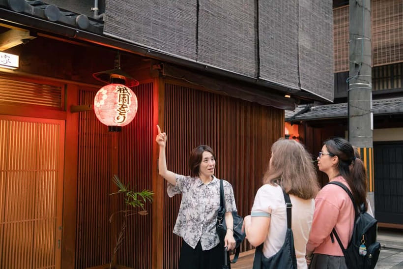 Kyoto: Gion World of the Geisha Guided Walking Tour - Starting Beside Yasaka Shrine