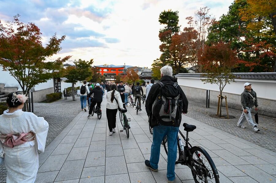 Kyoto: Half-day Guided Bike Tour with Fushimi Inari - Toji: a strong opening at Kyoto’s oldest temple