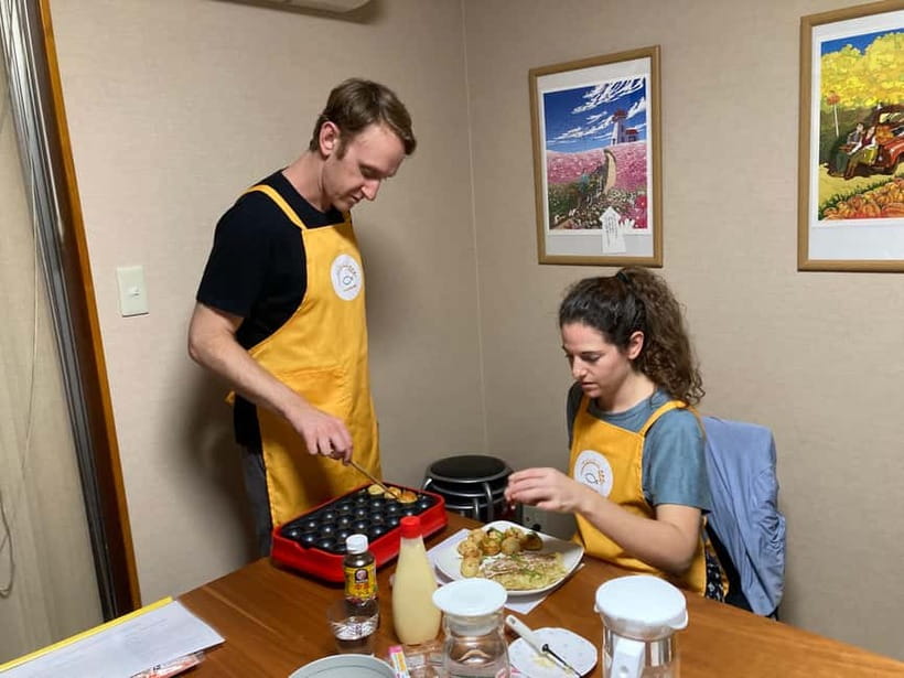 Kyoto: Hands-on Takoyaki and Okonomiyaki Cooking (1 Hour) - Why the six-person limit matters