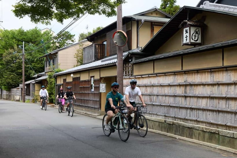 Kyoto: Hidden Gems E-Bike Tour Through Backstreets & Temples - Shimogamo-jinja and a calmer northern Kyoto