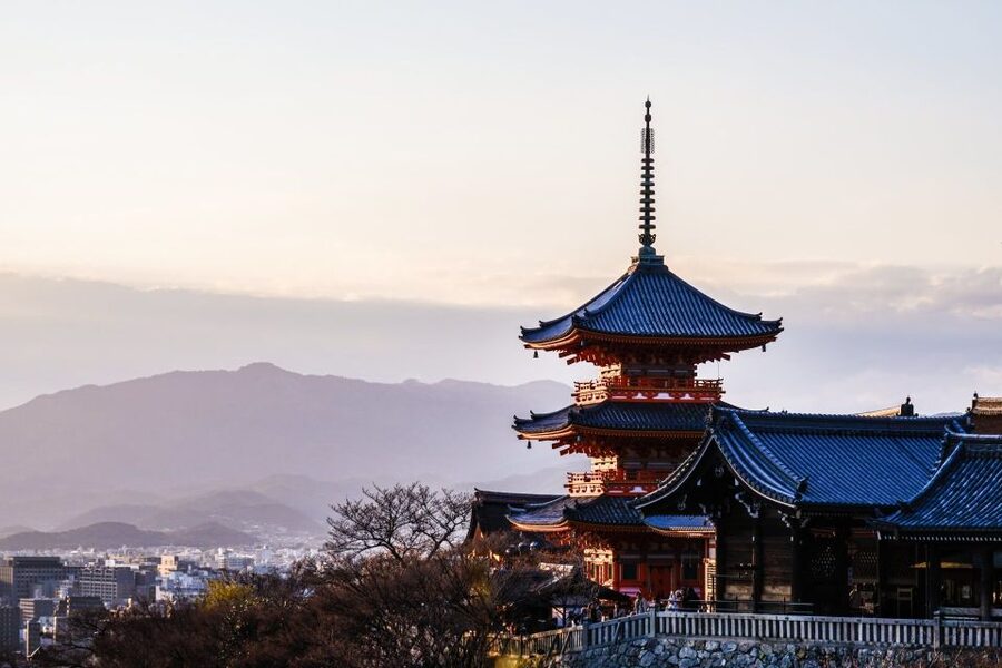 Kyoto: Historic Higashiyama Walking Tour - Walking beneath Fushimi Inari’s red gates