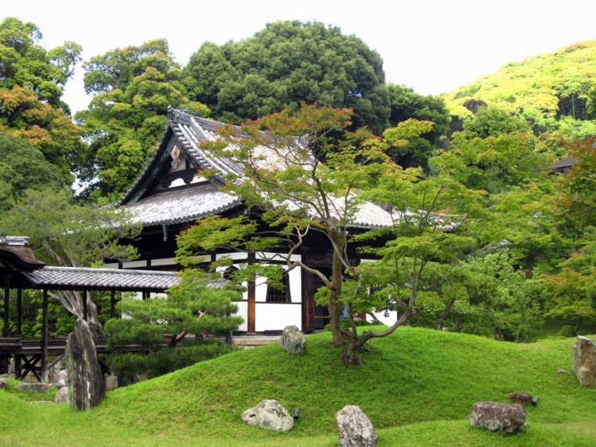 Kyoto: Historic Higashiyama Walking Tour - Seeing Gion as a living district