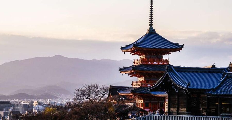 Kyoto: Historic Higashiyama Walking Tour - Starting at Fushimi Inari Station