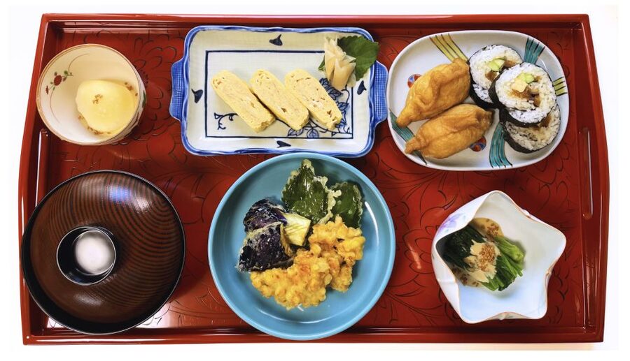 Kyoto Home Cooking Class ＆Supermarket tour near Fushimiinari - Starting with dashi, the key to Japanese flavor