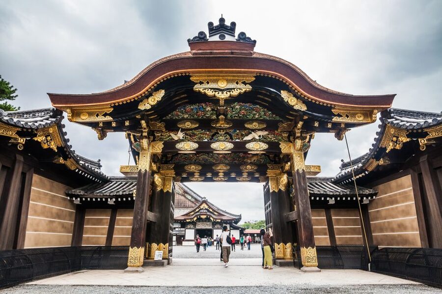 Kyoto: Imperial Palace & Nijo Castle Guided Walking Tour - Who should book this walking tour?