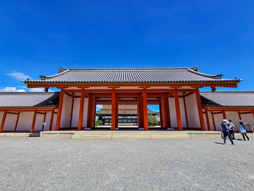 Kyoto: Imperial Palace & Nijo Castle Guided Walking Tour - The guides are a major part of the value