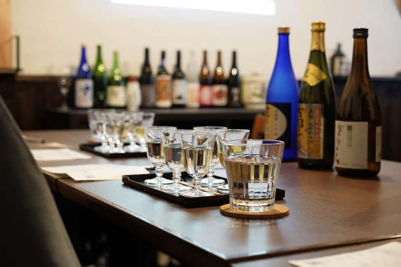 Kyoto: Insider Sake Experience with 7 Tastings and Snacks - The food pairing is part of the lesson