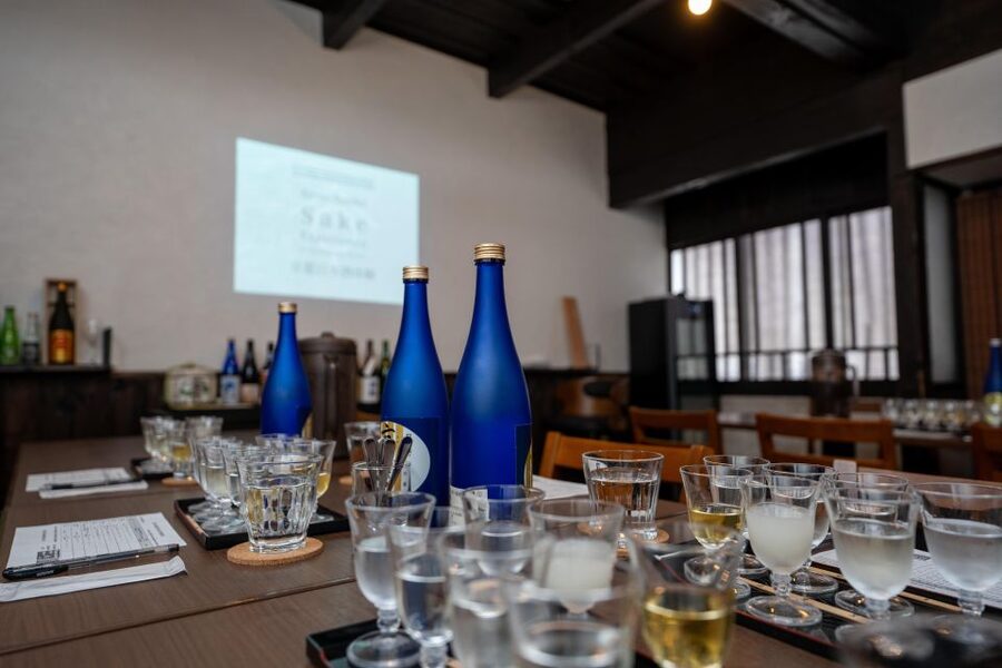 Kyoto: Insider Sake Experience with 7 Tastings and Snacks - Learning to read the bottle and menu