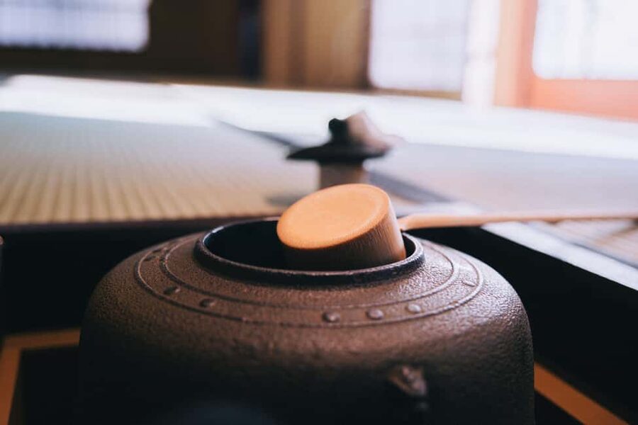 Kyoto: Kimono Tea Ceremony at Orizuruya Gion - Adding Japanese Calligraphy for Two Hours