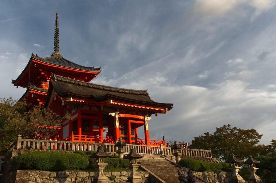 Kyoto: Kiyomizudera, Higashiyama and Yasaka Discovery Tour - Why this eastern Kyoto walk works so well