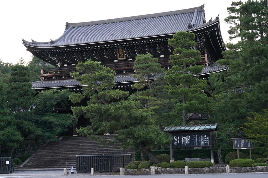 Kyoto: Kiyomizudera, Higashiyama and Yasaka Discovery Tour - Sannenzaka and Ninenzaka: Kyoto between the monuments