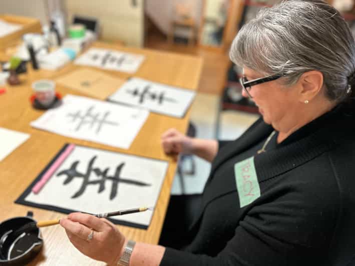 Kyoto: Local Home Visit and Japanese Calligraphy Class - Why the private format matters