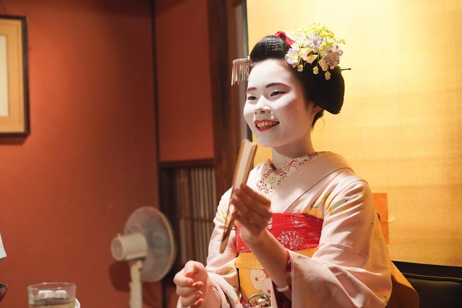 Kyoto: Maiko Dinner in Traditional Restaurant and Tour - Key points at a glance