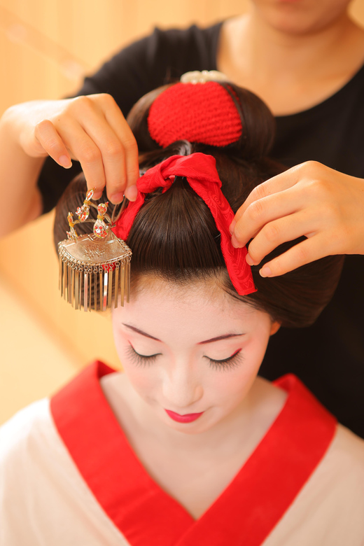 Kyoto: Maiko Makeover and Photoshoot Experience - What the $140 Kyoto makeover includes