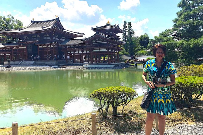Kyoto Matcha Green Tea Tour - Grinding tea and making your own matcha