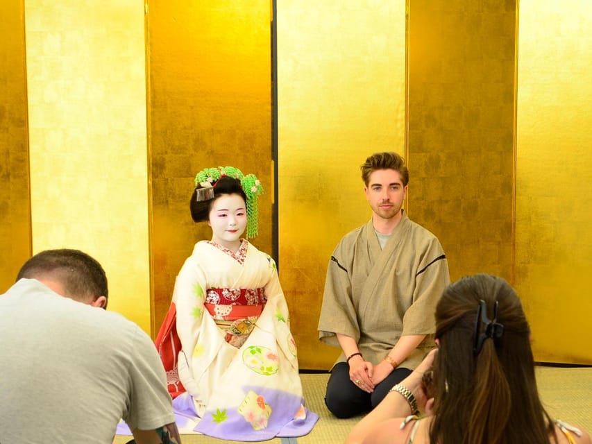 Kyoto: Meet-and-Greet, Maiko Show and Experience - The opening introduction and first look at the costume